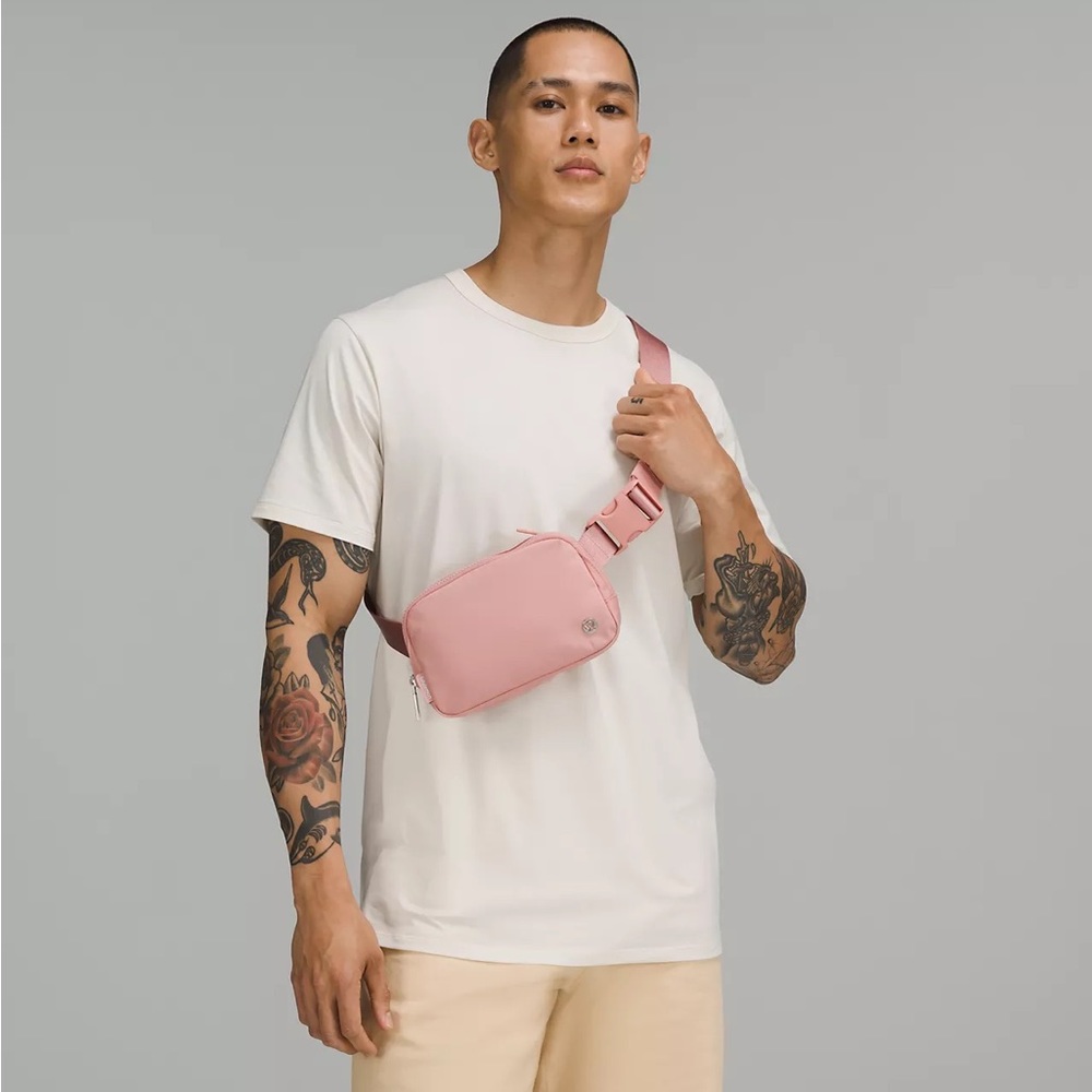 💗BNIB LULULEMON Everywhere Belt Bag💗 - Picture 3 of 7